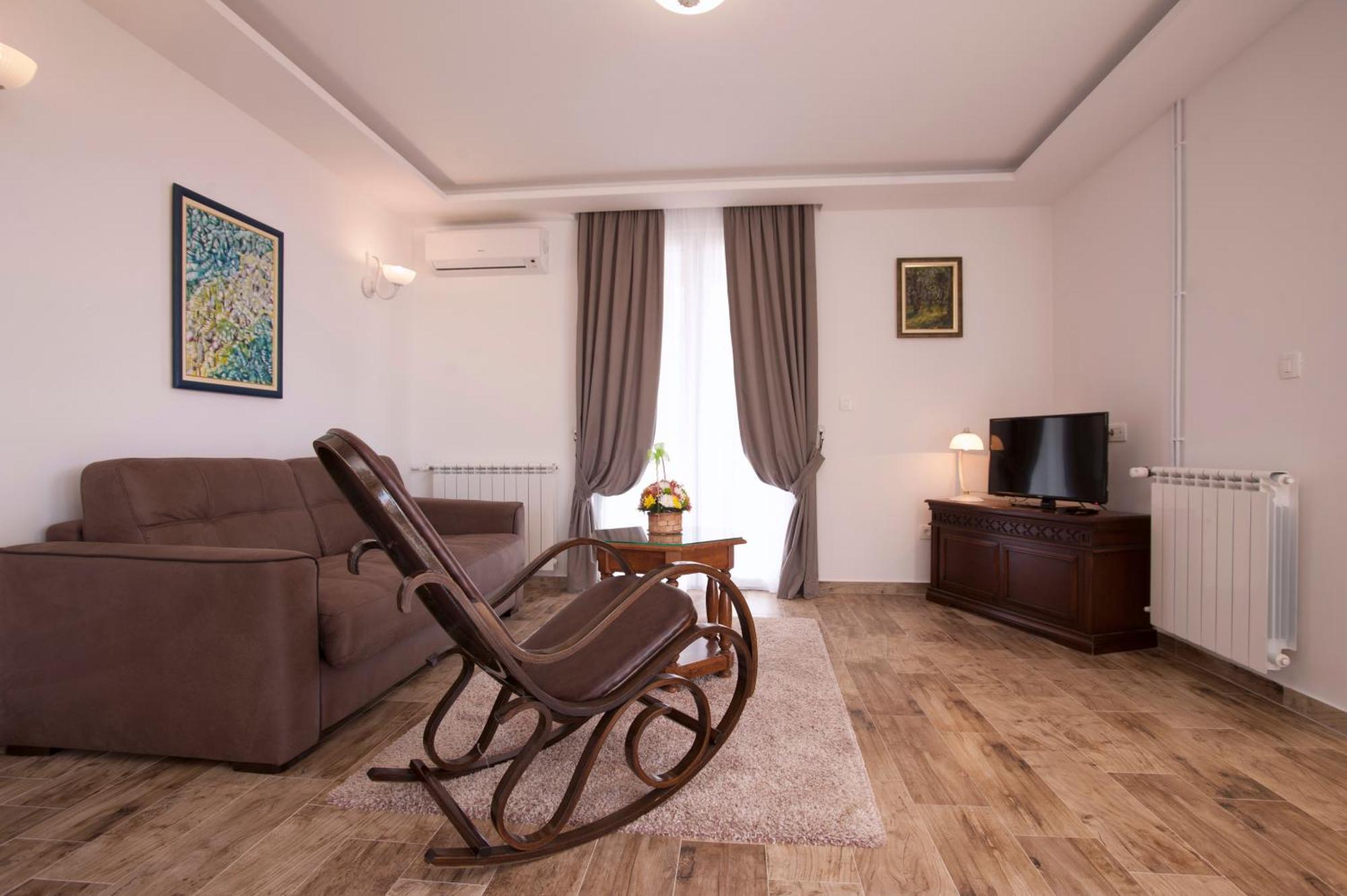 Guest House Medin Petrovac Extérieur photo