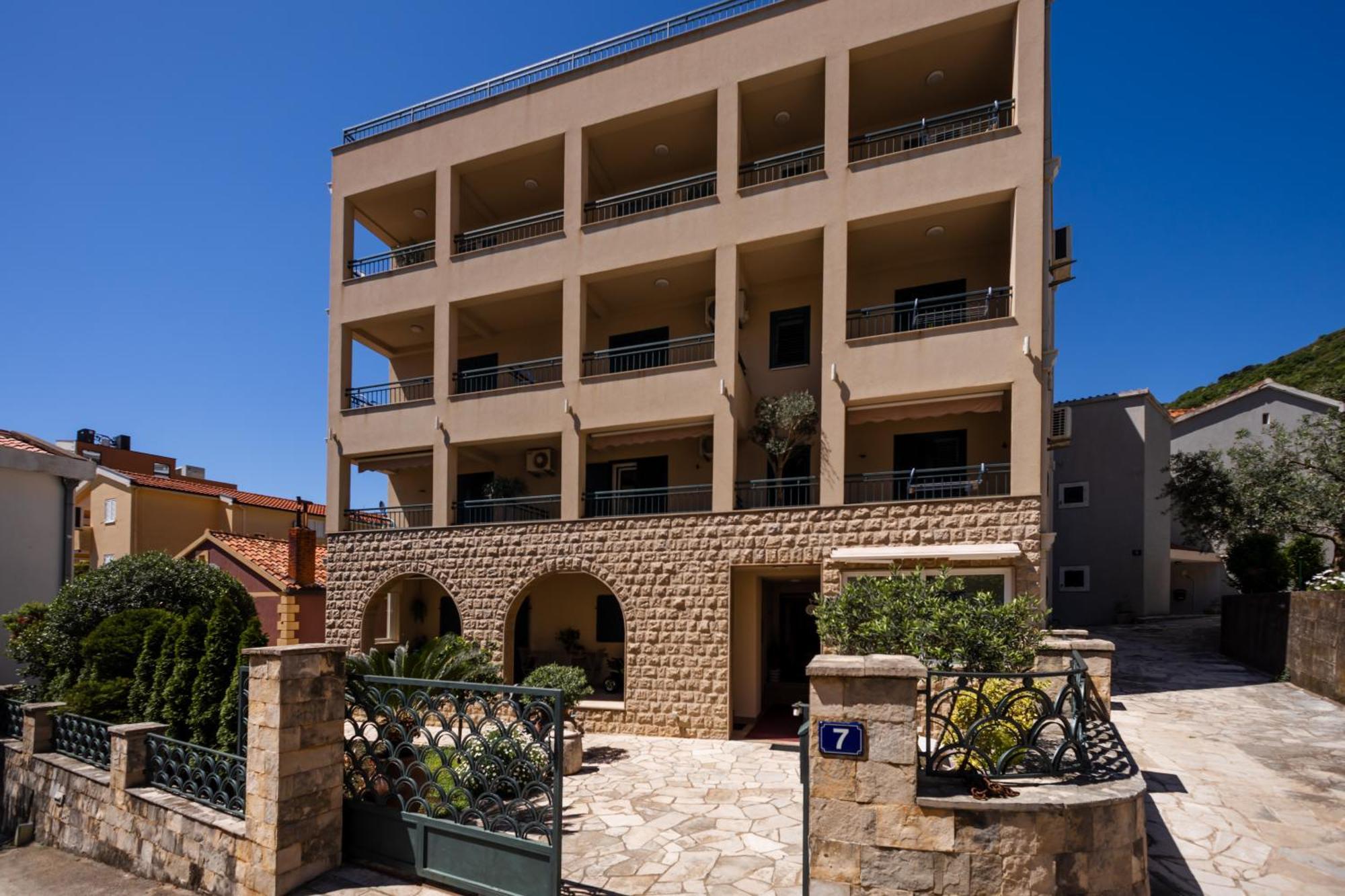 Guest House Medin Petrovac Extérieur photo