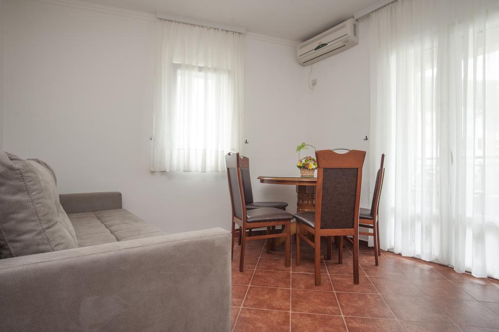 Guest House Medin Petrovac Extérieur photo